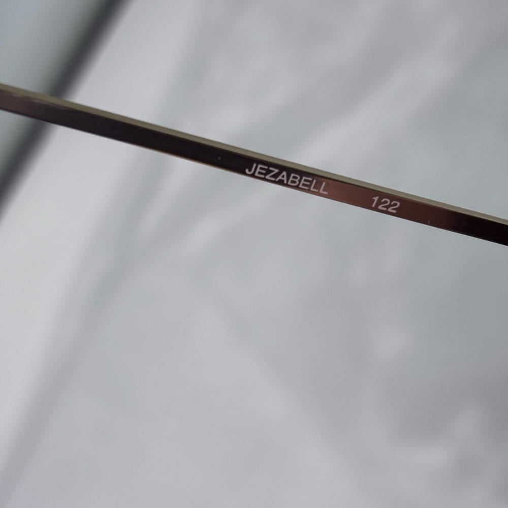 Quay Australia women’s Jezebel 122 sunglasses! - Picture 8 of 8